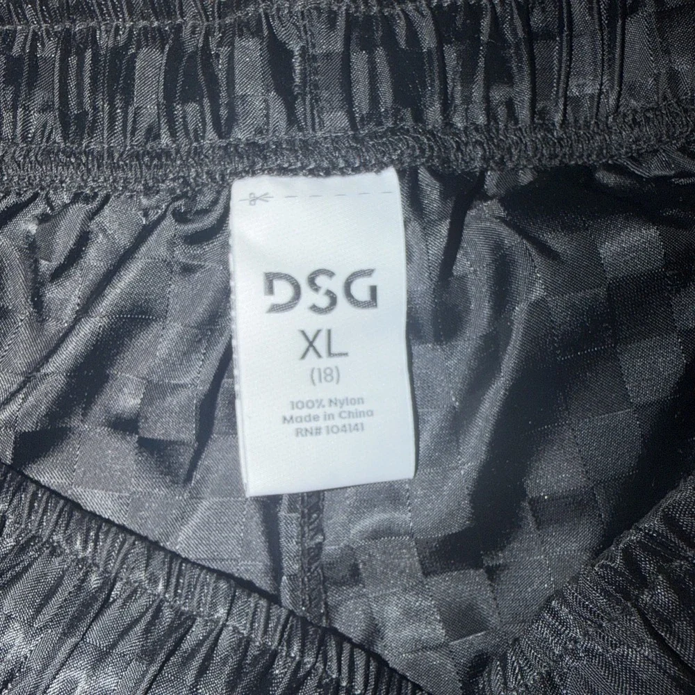 DSG Boys XL 18 Black Woven Soccer Shorts Checkered Pattern Athletic DAB12800 NWT